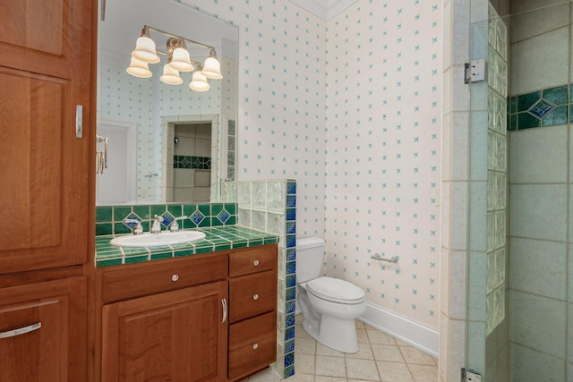 full bathroom featuring baseboards, tile patterned floors, toilet, and wallpapered walls