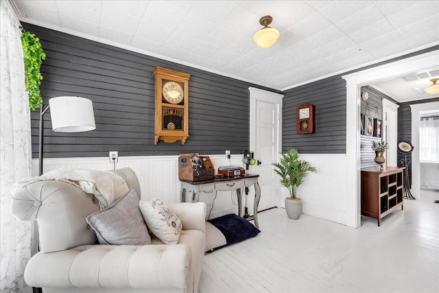 sitting room with ornamental molding