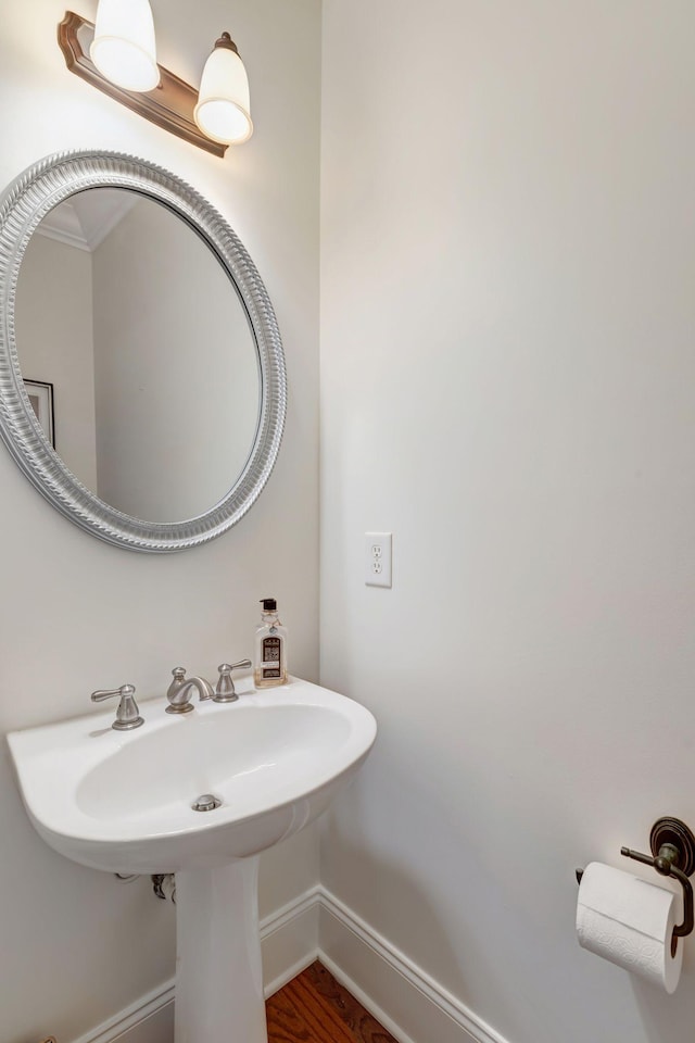 bathroom with a sink and baseboards