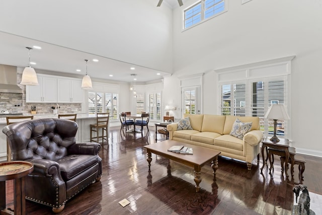 living area featuring dark wood-style floors, recessed lighting, and baseboards