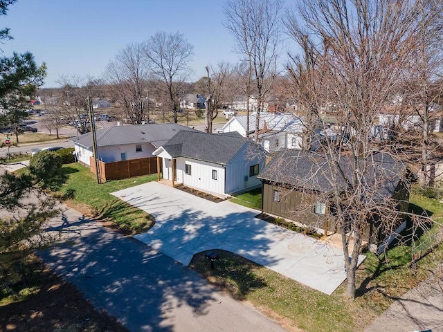 drone / aerial view featuring a residential view