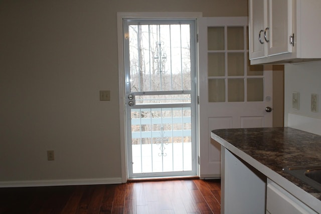 entryway featuring dark wood-style floors