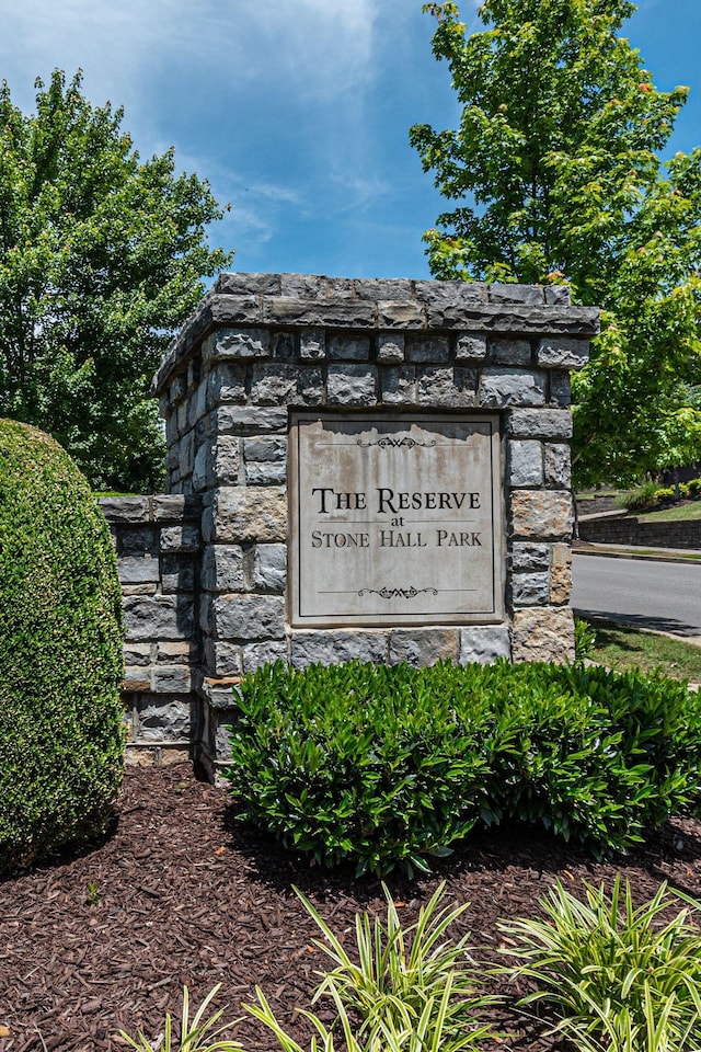 view of community / neighborhood sign