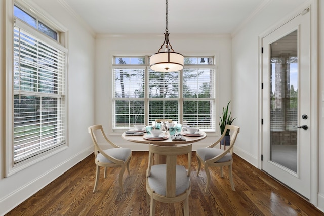 dining area featuring ornamental molding, dark wood-style flooring, and baseboards