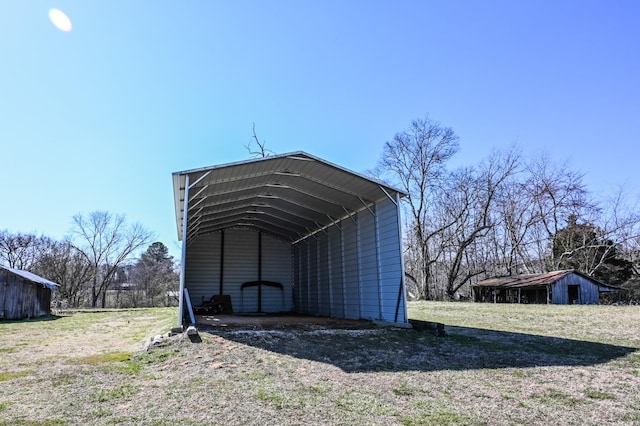 view of outdoor structure featuring driveway and a carport