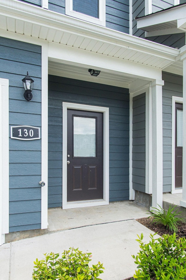 entrance to property featuring a porch