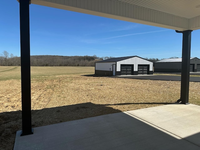 view of yard with a garage and an outdoor structure