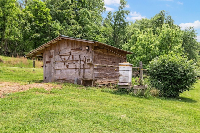 view of outbuilding featuring an outbuilding and a wooded view