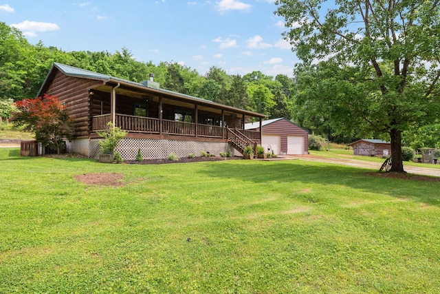 view of front of home featuring driveway, log exterior, a porch, an outdoor structure, and a front lawn