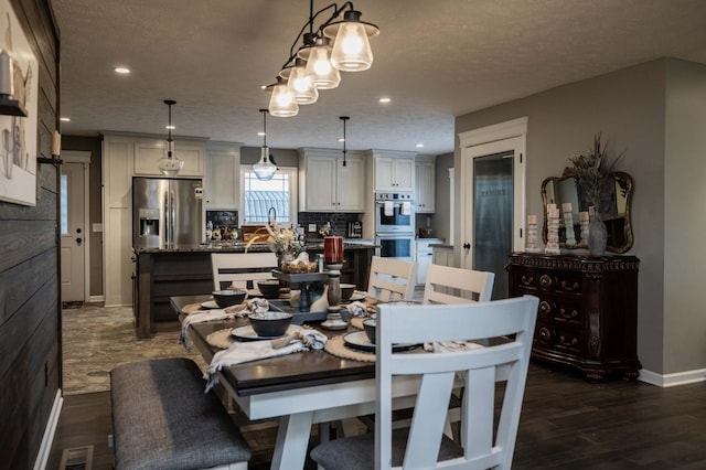 dining space with dark wood-style floors, a textured ceiling, recessed lighting, and baseboards