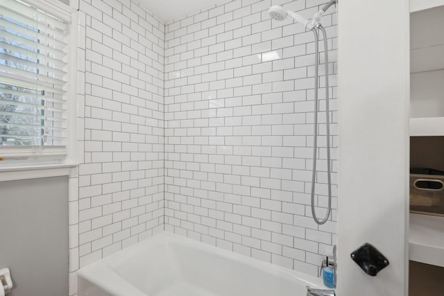 bathroom with bathtub / shower combination