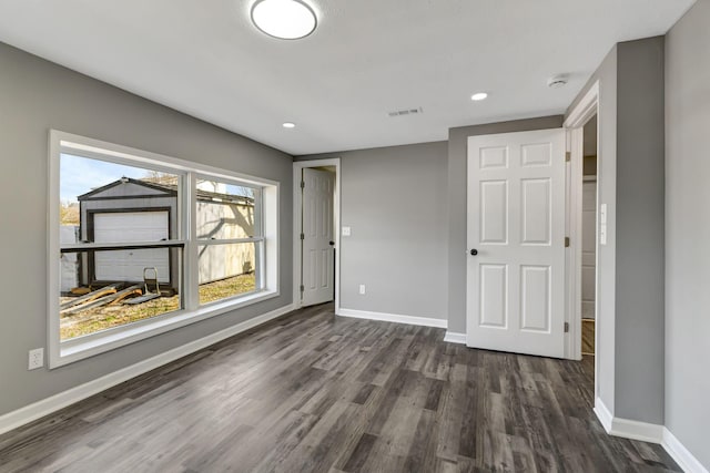 unfurnished room featuring recessed lighting, visible vents, dark wood finished floors, and baseboards