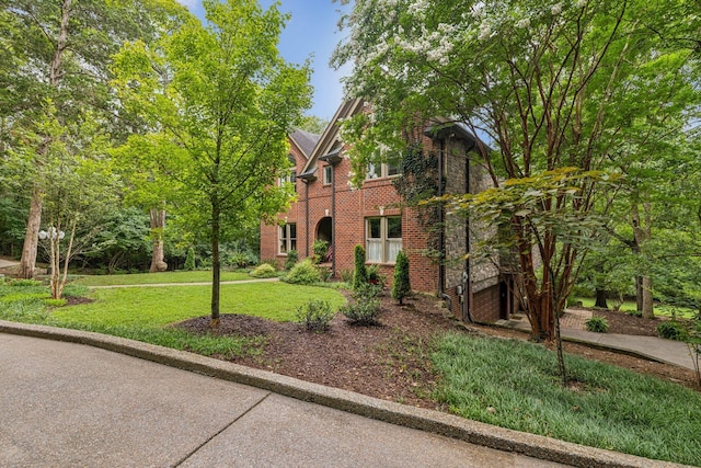 exterior space featuring a lawn