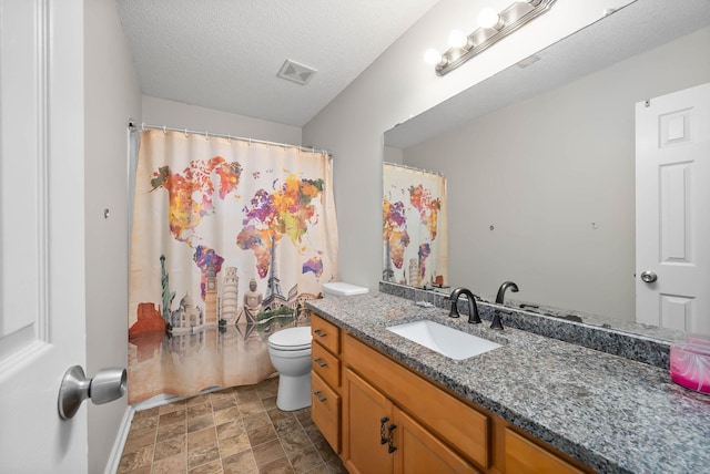 bathroom featuring a textured ceiling, toilet, vanity, visible vents, and a shower with curtain