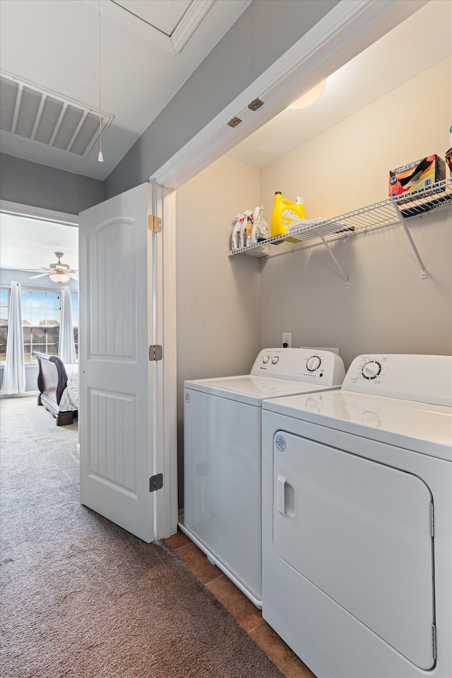 washroom with laundry area, carpet floors, visible vents, a ceiling fan, and washer and clothes dryer