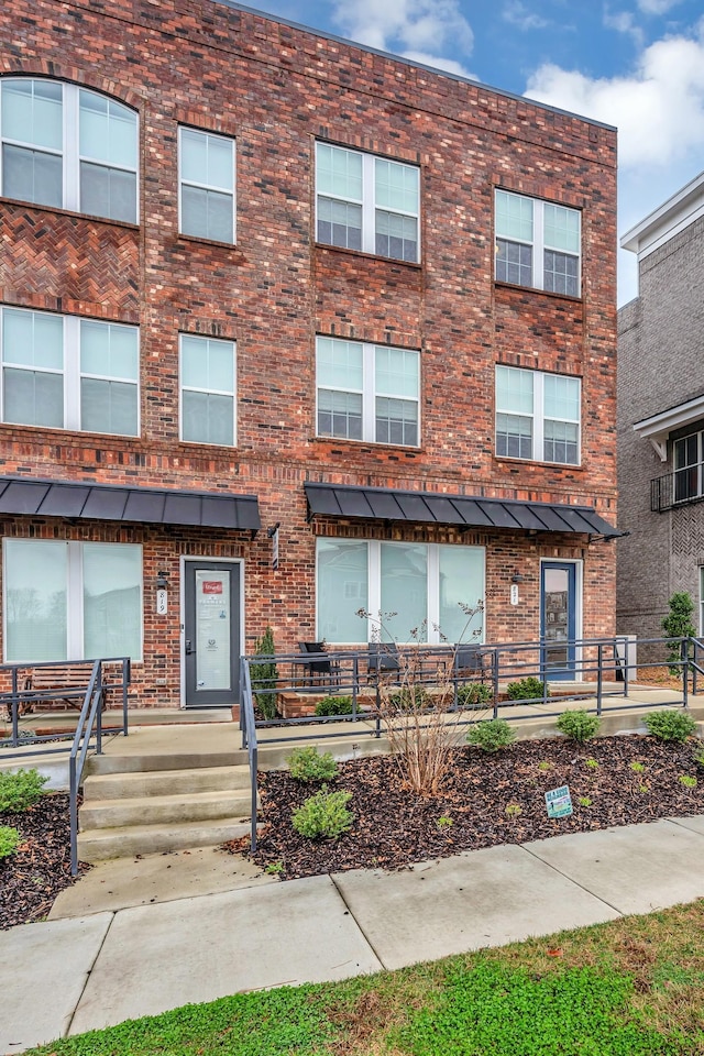 townhome / multi-family property featuring brick siding