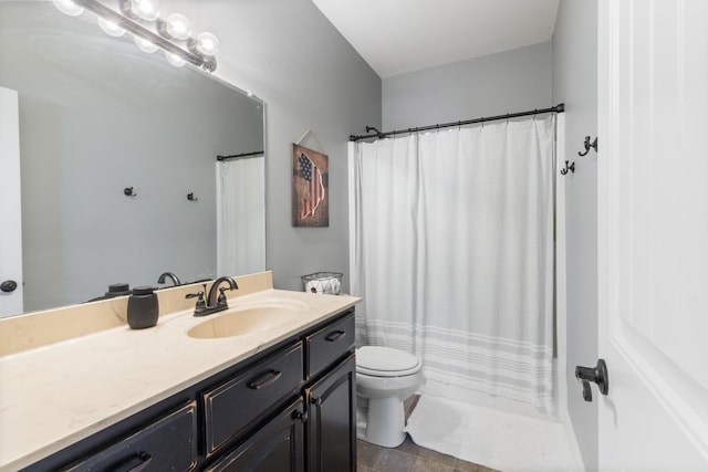 bathroom featuring a shower with shower curtain, vanity, and toilet