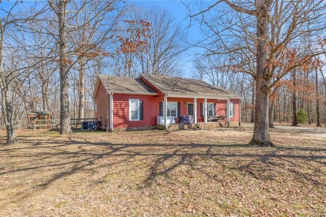 view of front facade featuring covered porch, central AC, crawl space, and a front yard