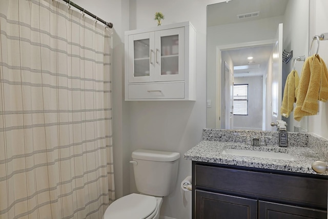 bathroom with toilet, vanity, visible vents, and a shower with curtain