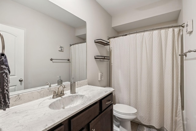 bathroom featuring a shower with shower curtain, vanity, and toilet