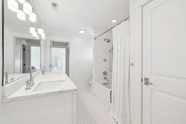 bathroom featuring double vanity, visible vents, toilet, shower / tub combo with curtain, and a sink