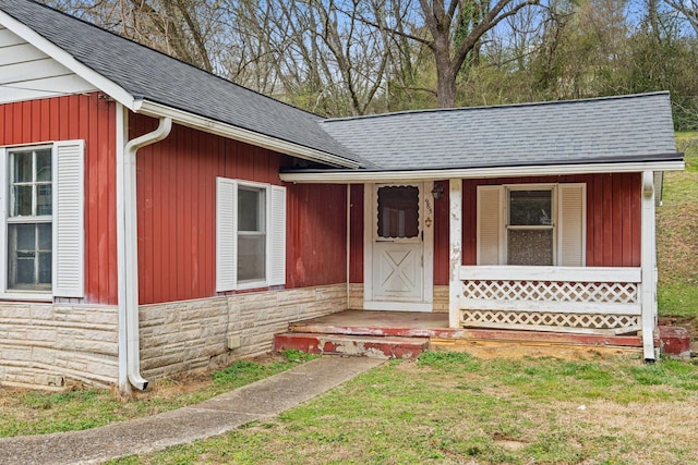 965 W Elmwood Dr, Chattanooga, TN 37405 - doorway to property featuring stone siding, covered porch, and a shingled roof