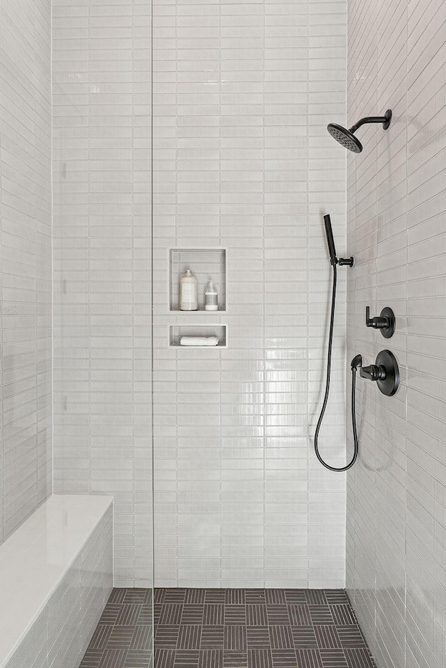 full bath with tiled shower