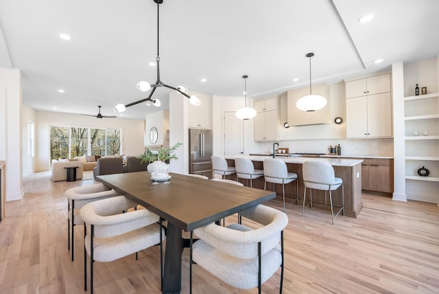 dining area with light wood-style floors, recessed lighting, and ceiling fan