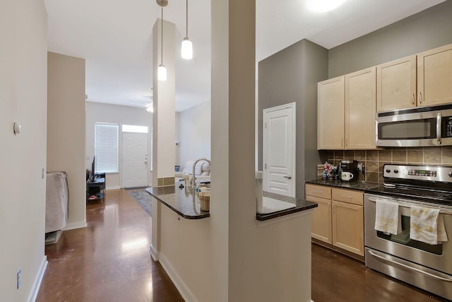 kitchen with pendant lighting, stainless steel appliances, tasteful backsplash, light brown cabinetry, and baseboards