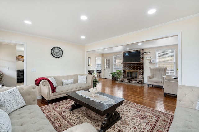 living area featuring recessed lighting, wood finished floors, and crown molding