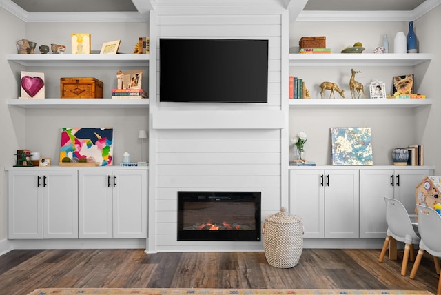 living room featuring dark wood-style floors, a fireplace, and crown molding