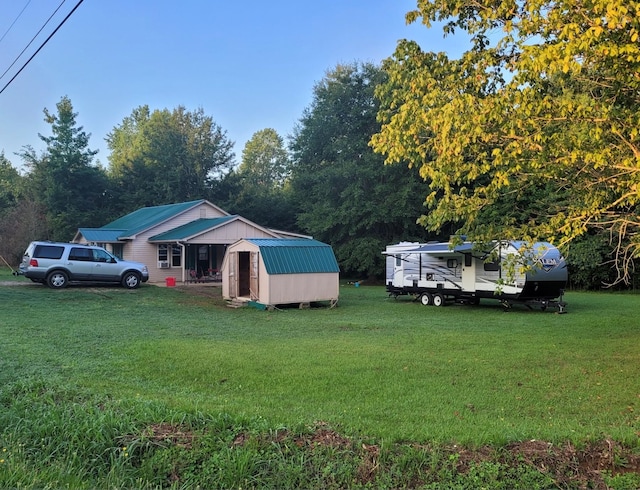 view of yard featuring a storage shed and an outdoor structure