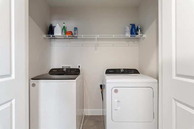 washroom with laundry area and washer and clothes dryer