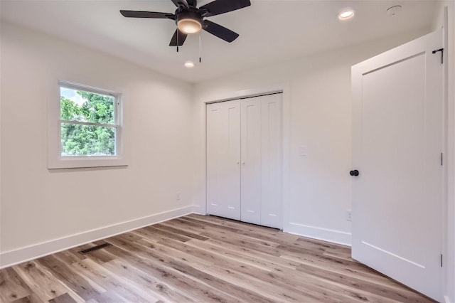 unfurnished bedroom with light wood finished floors, recessed lighting, a closet, a ceiling fan, and baseboards