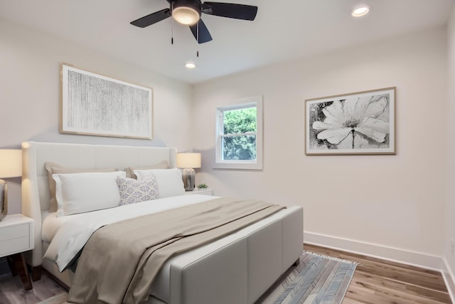 bedroom featuring ceiling fan, recessed lighting, wood finished floors, and baseboards