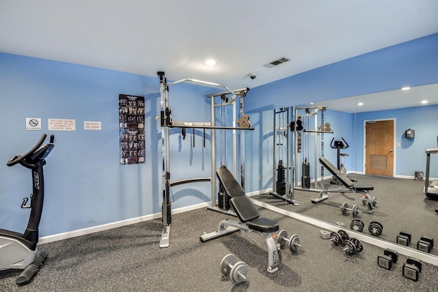 workout room with visible vents, baseboards, and recessed lighting