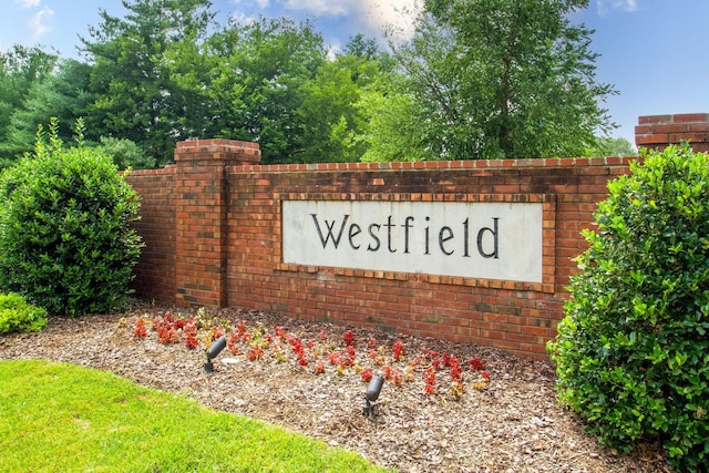 view of community / neighborhood sign