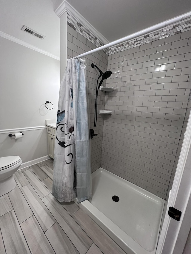 full bathroom with crown molding, visible vents, toilet, a stall shower, and baseboards