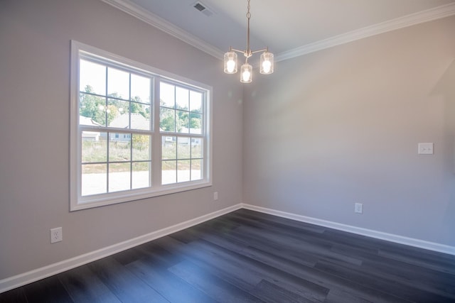 empty room with dark wood-style floors, baseboards, ornamental molding, and a notable chandelier