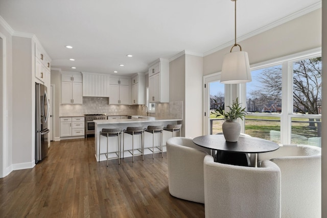 kitchen featuring a peninsula, tasteful backsplash, stainless steel appliances, and a sink