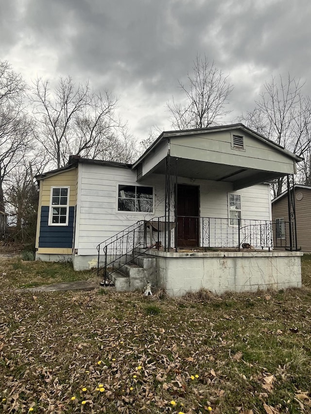 view of front of house featuring a porch