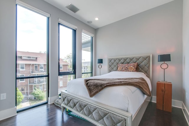 bedroom with baseboards, visible vents, wood finished floors, and recessed lighting