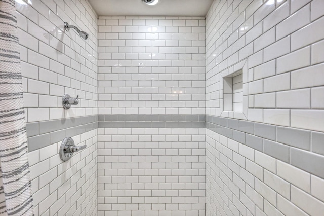 full bathroom featuring tiled shower