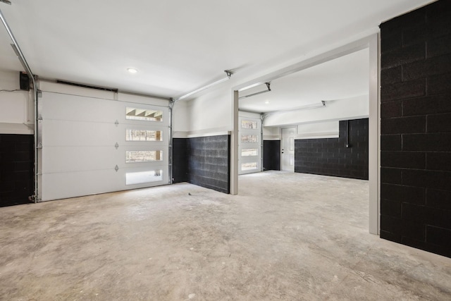 garage featuring concrete block wall