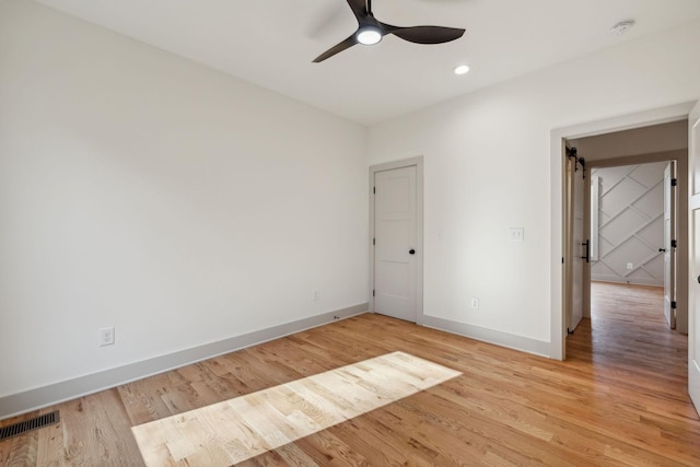 spare room featuring recessed lighting, visible vents, light wood-style floors, a ceiling fan, and baseboards