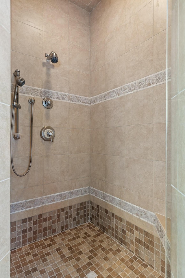 bathroom featuring tiled shower