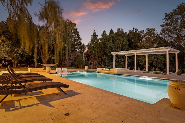 pool at dusk featuring a jacuzzi, an outdoor pool, a pergola, and a patio