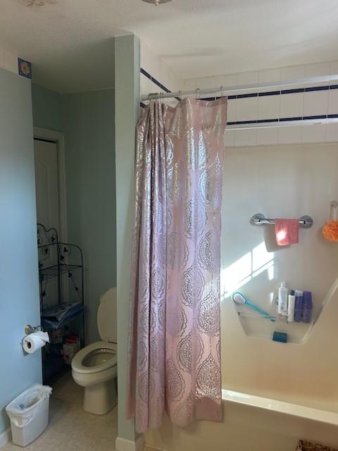 full bathroom featuring shower / bath combo and toilet