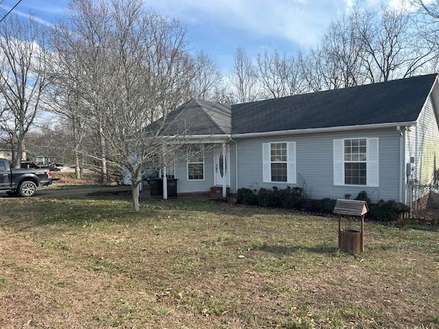 ranch-style house with a front yard