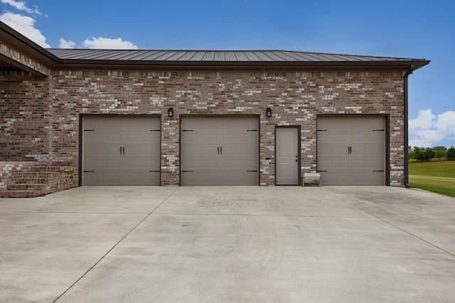 18543 Tillman Mill Rd, Athens, AL 35614 - garage featuring driveway